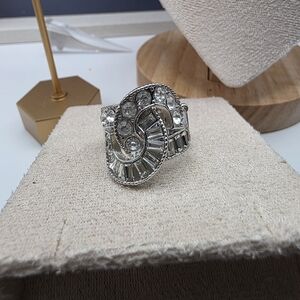 Paparazzi Silver Crystal Embellished Ring (424)